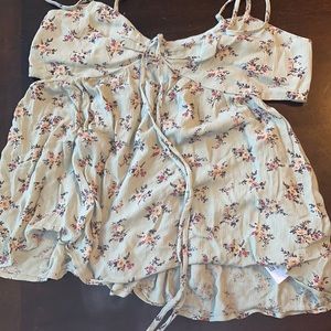 American Eagle floral top